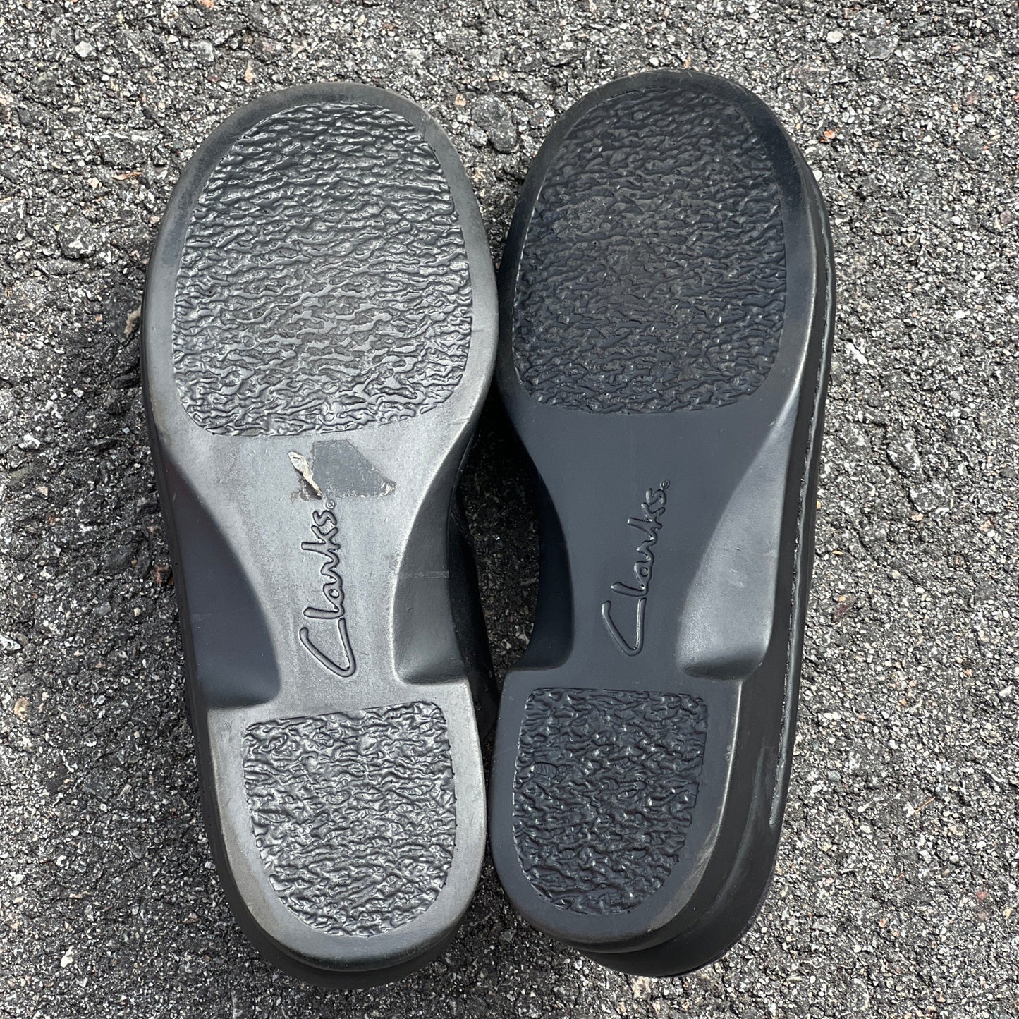 Woman’s Clarks Open-back Clog. 7W Black Leather