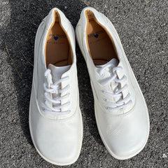 Women's NURSE MATES •Macie• Pillow-Top Oxford 9.5M White Leather