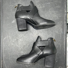 Woman’s Isola Larkin boot 10M black leather