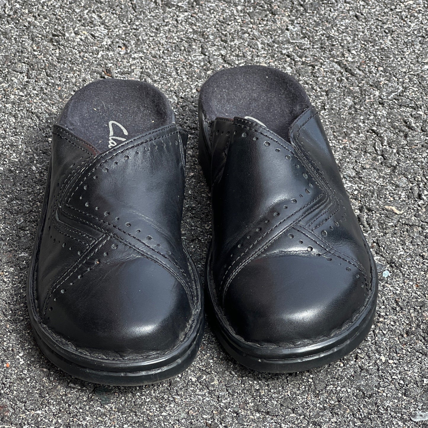 Woman’s Clarks Open-back Clog. 7W Black Leather