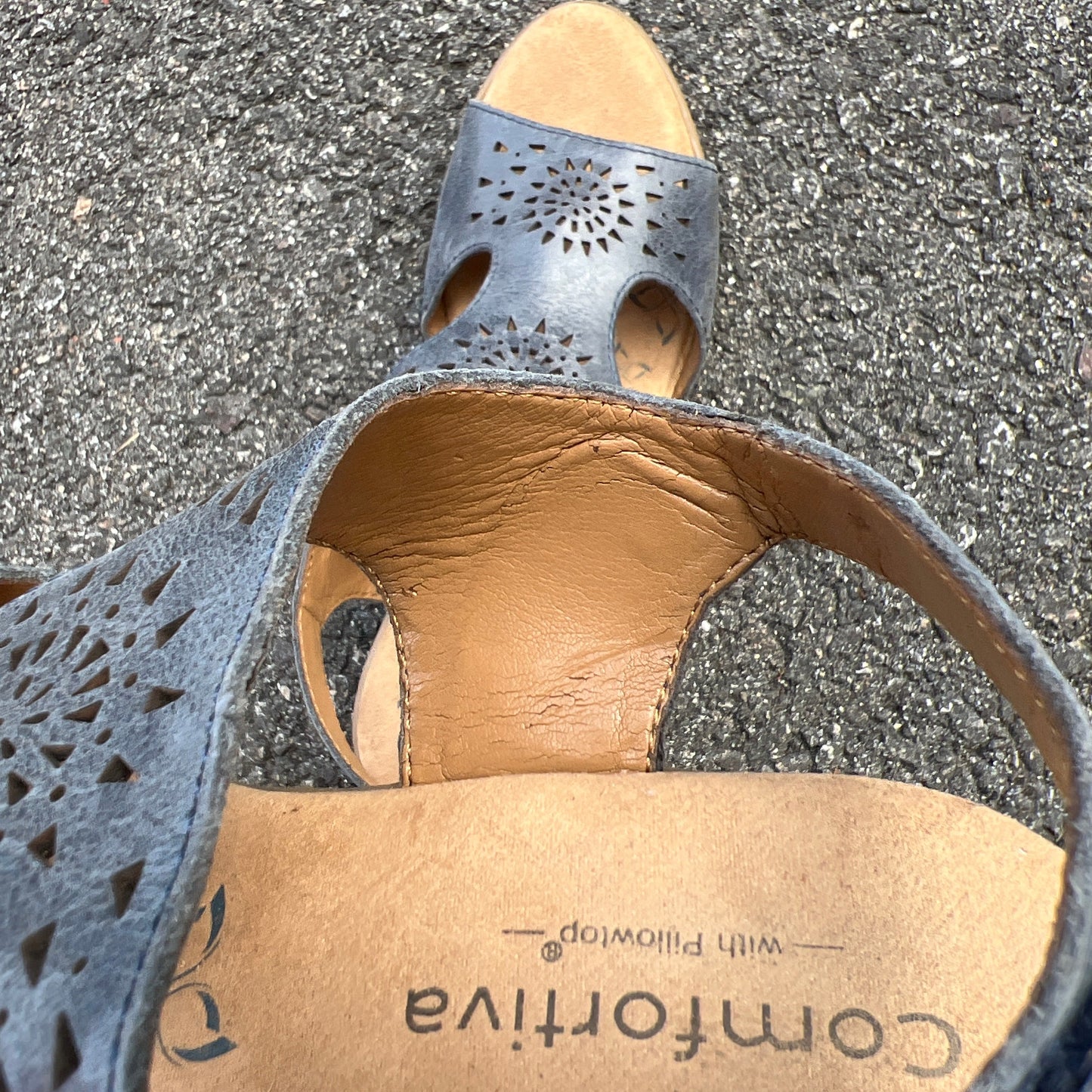 Women’s Comfortiva Felda Sandal 6.5M Blue Leather