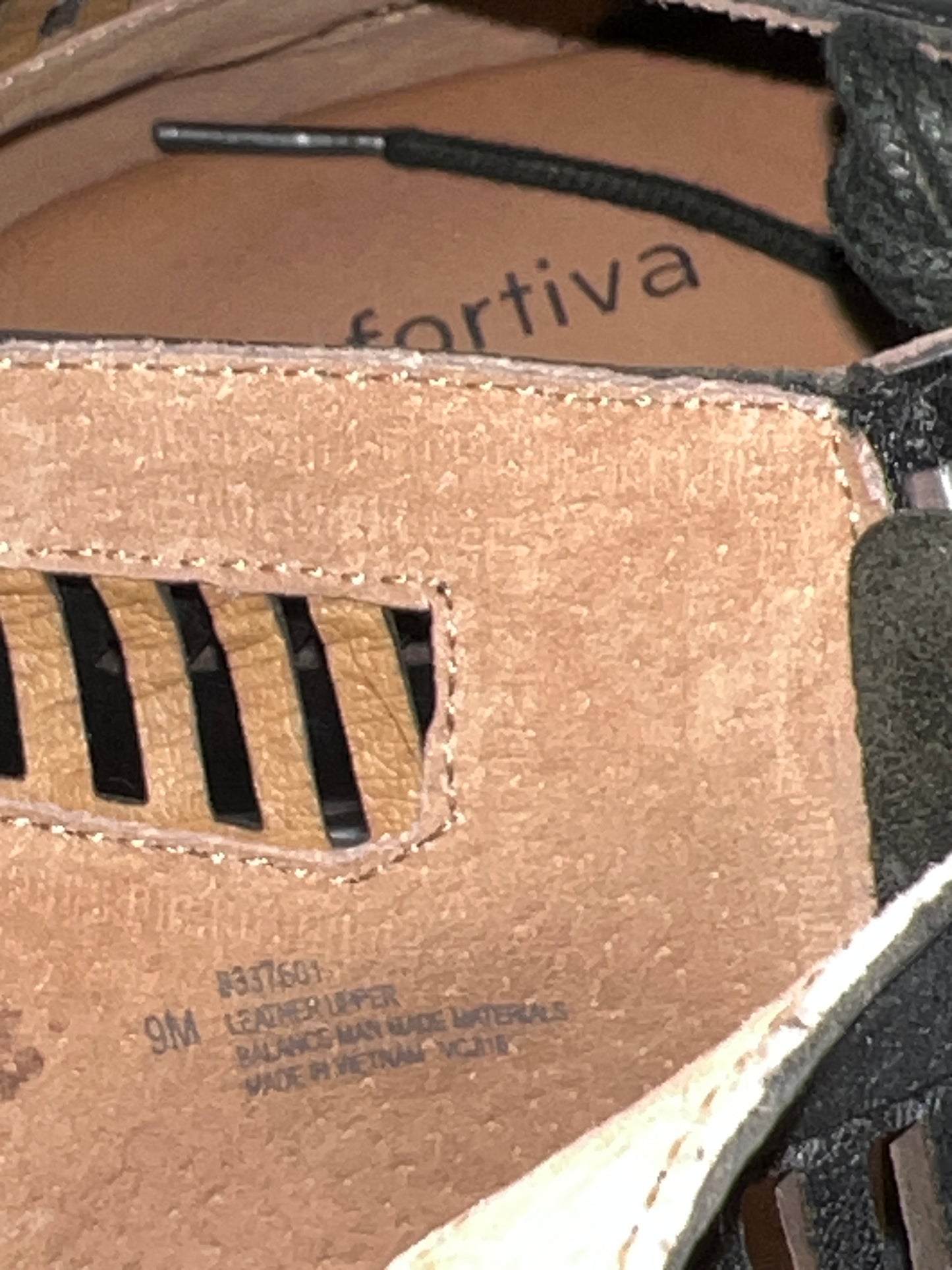 COMFORTIVA Women's •Riley• Gladiator Sandal 9M Black Leather