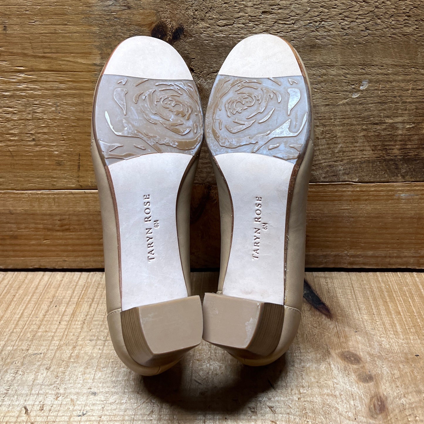 Taryn Rose • Joy • Pump 6M Tan Leather
