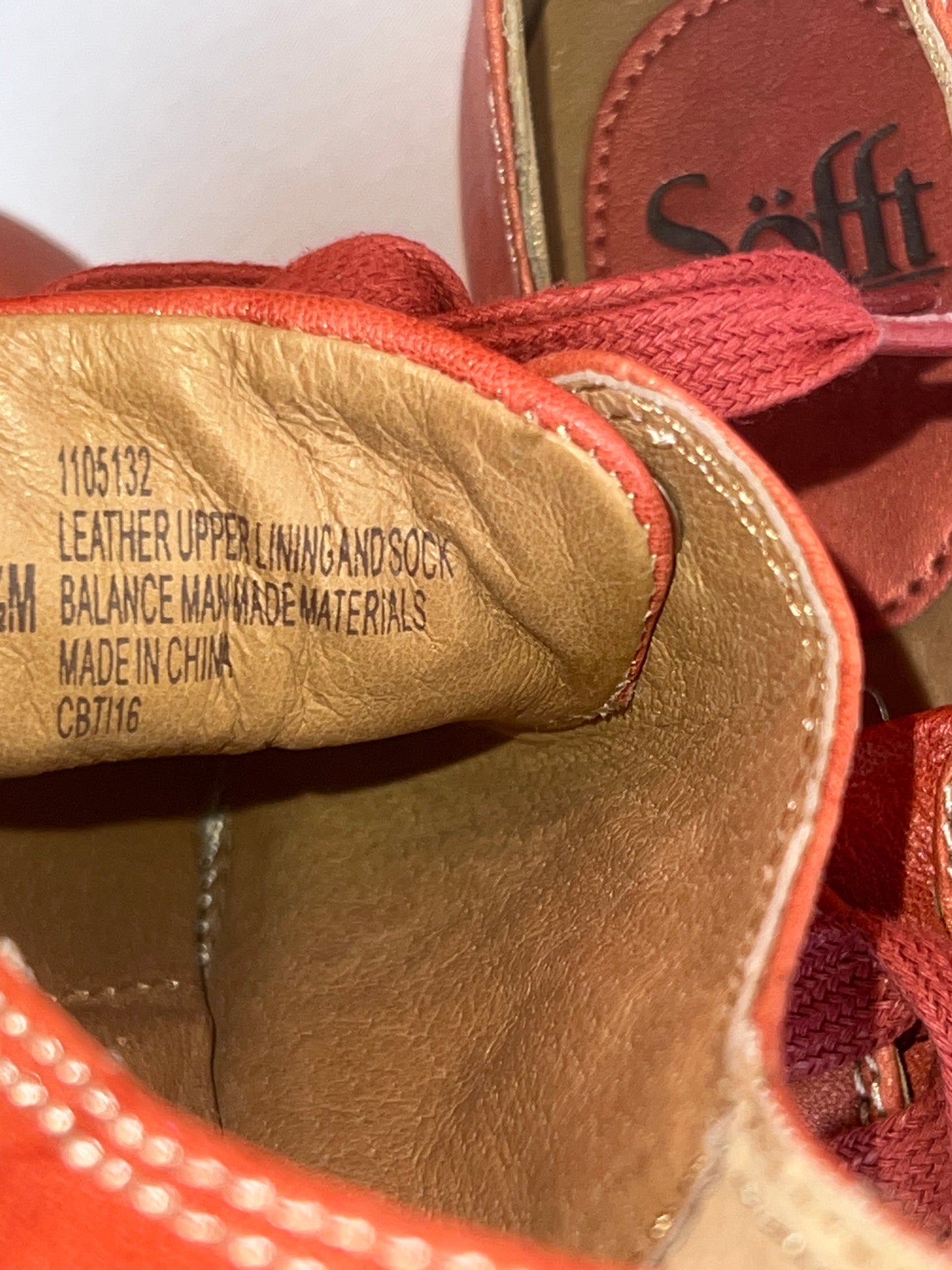 Woman’s Sofft s •Baltazar• Classic Lace-up Sneaker 8.5M Red Distressed Leather