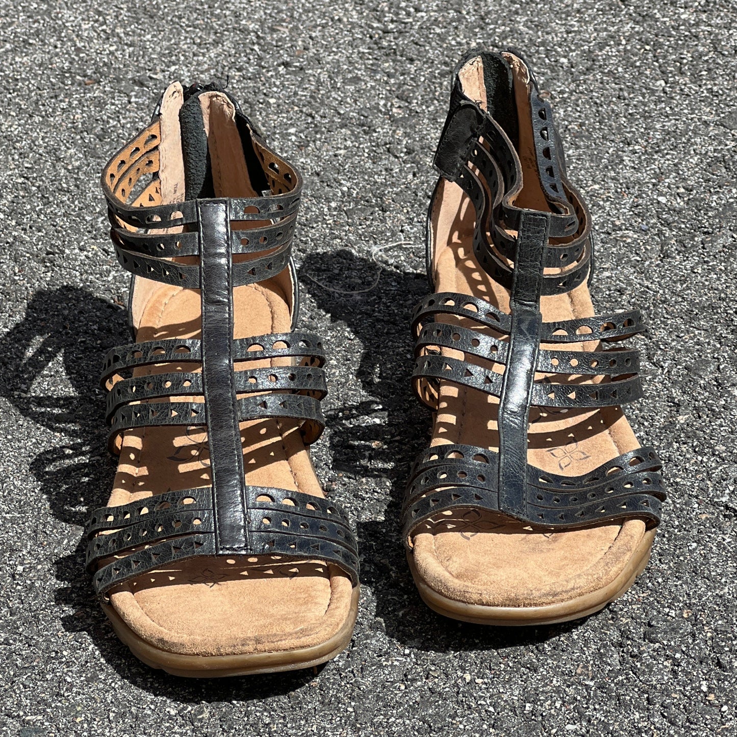 Women’s  Comfortiva Kaelin Gladiater Sandal  7.5W Black Leather