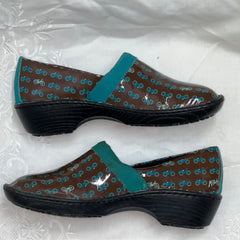 Women’s Lila Non-slip Clog by SureGrip 9M Brown/Teal Blue Bicycle Patent