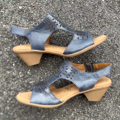 Women’s Comfortiva Felda Sandal 8M blue leather