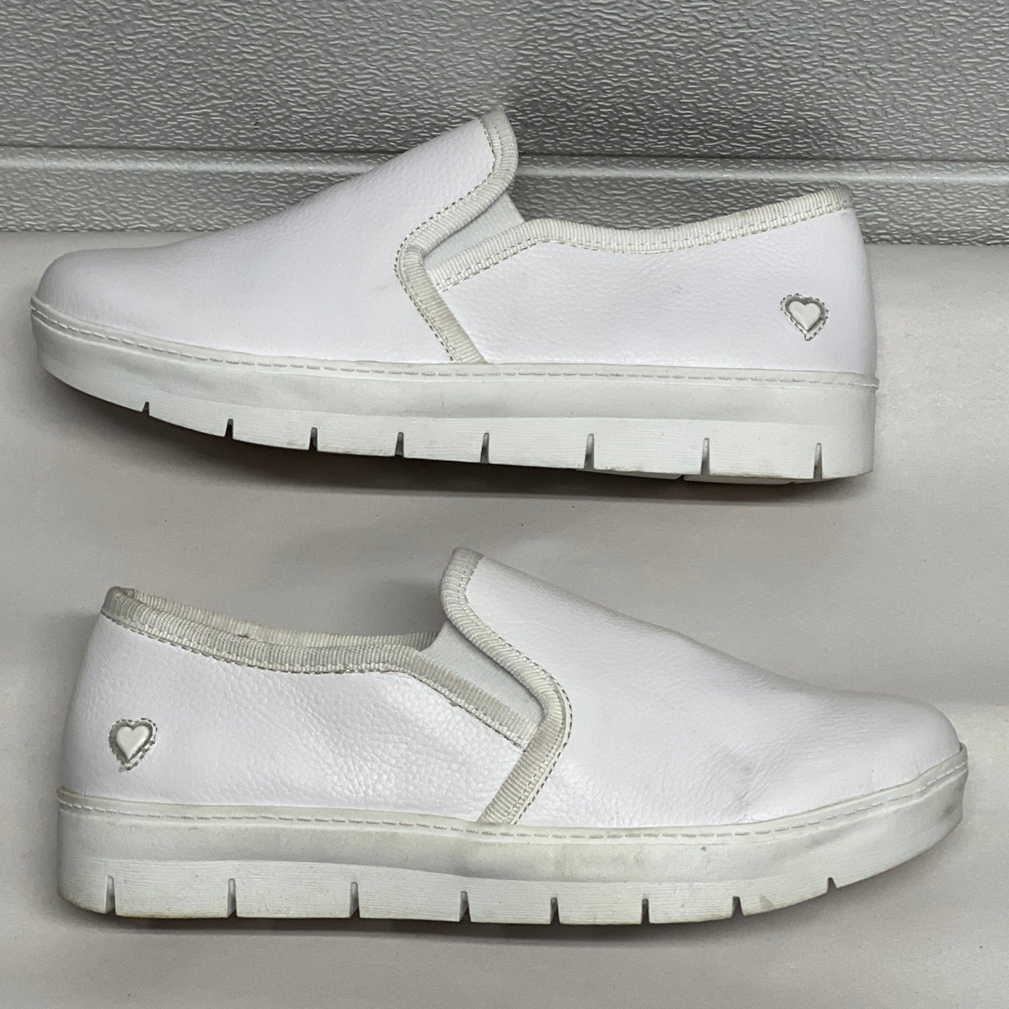 Women’s Nurse Mates Adela Twin-gore Slipon 6M White Leather