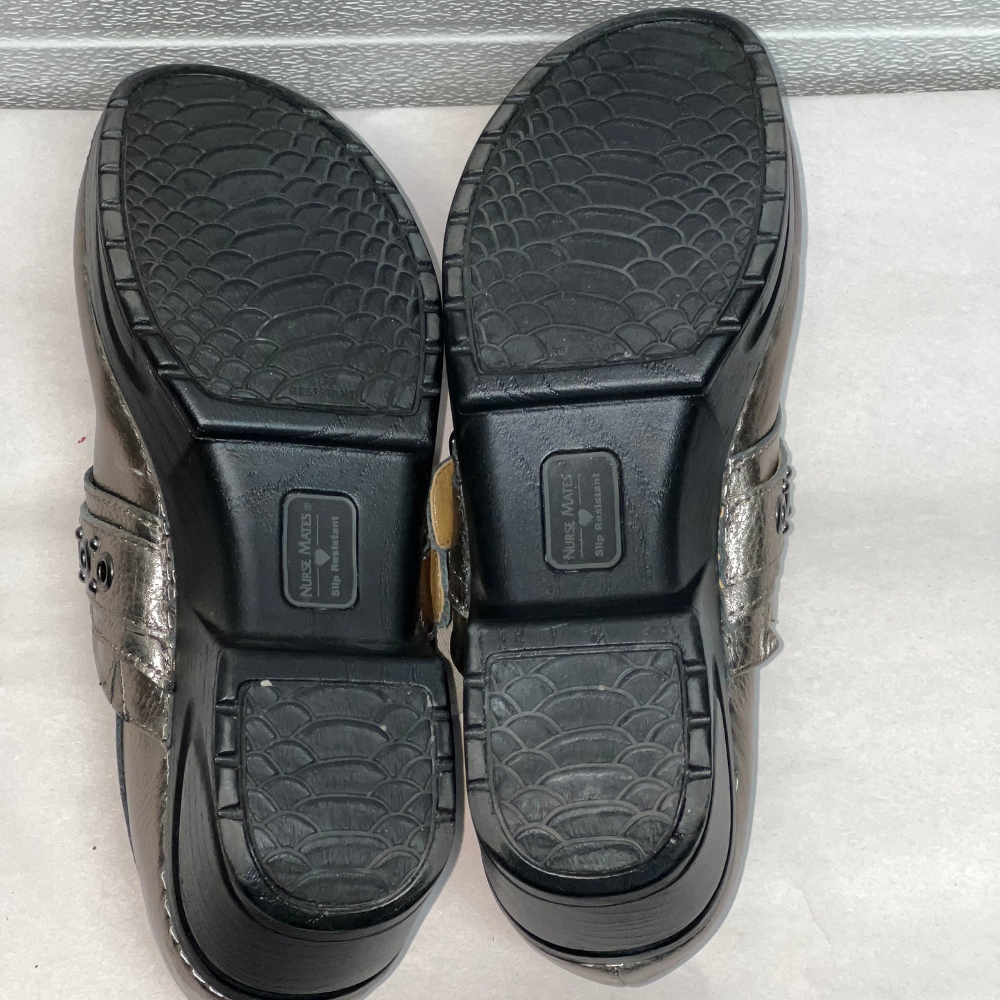 Women’s Nurse Mates chelsea  Pillow-top Clog 7M Anthracite Leather