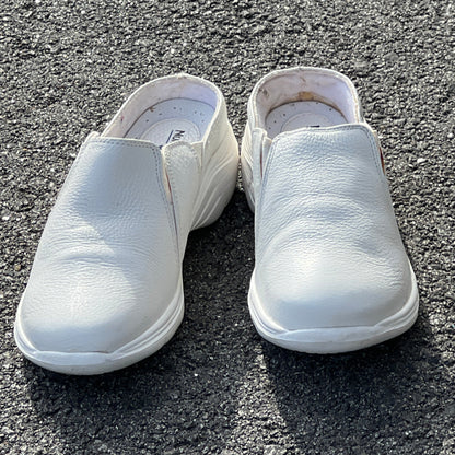 Women’s Nurse Mates •Feather• Open-back Clog  5.5M White Leather