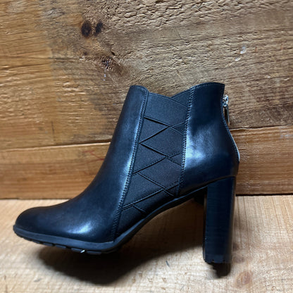 ADRIENNE VITTADINI Women's  •Trinie• Black Leather  Ankle  Bootie 6M