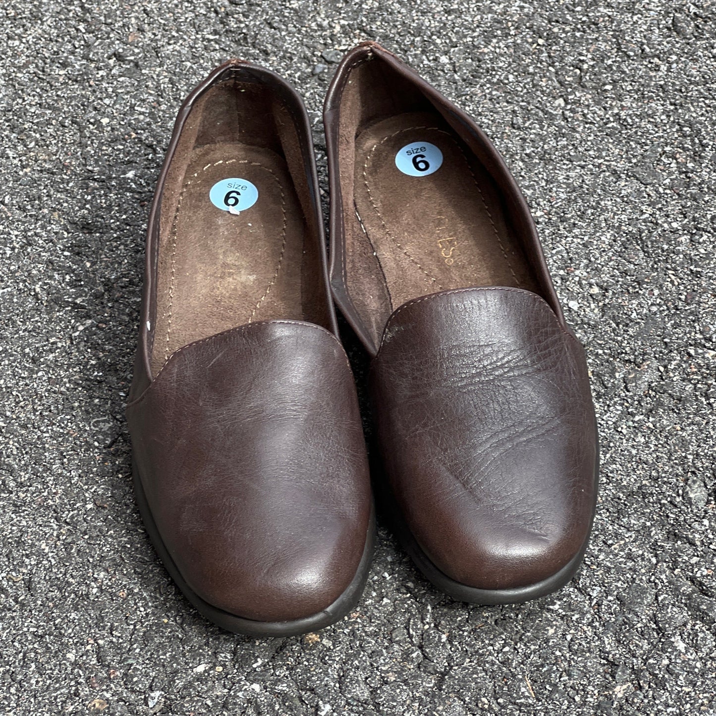 Woman’s  Aerosoles by Suregrip 6M brown leather Non-Slip Sole