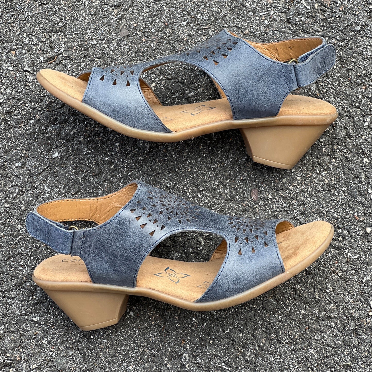 Women’s  Comfortiva Felda Sandal 6.5M Blue Leather