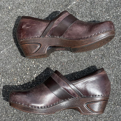 Woman’s Leather Clog by Sofft 11M Brown leather