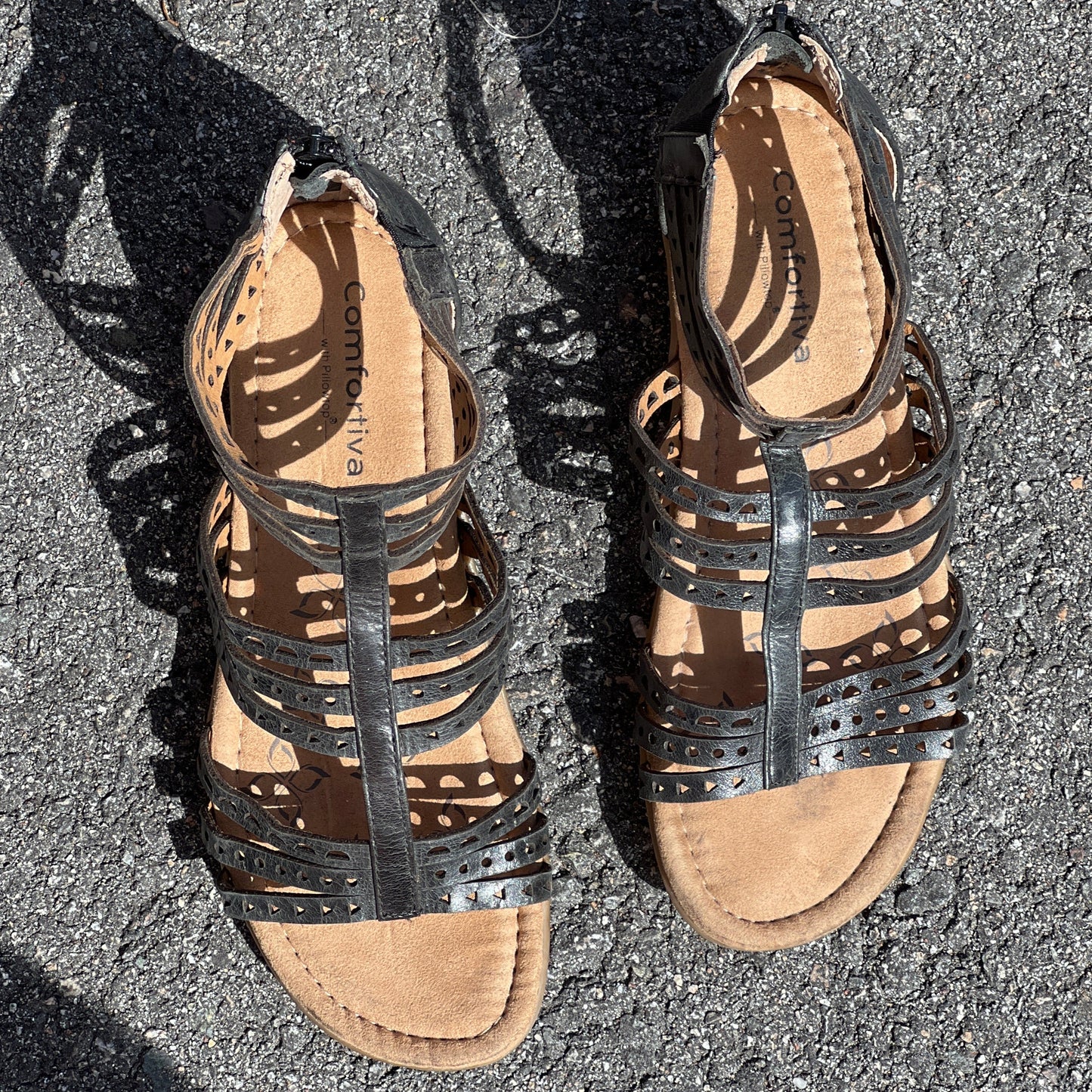 Women’s  Comfortiva Kaelin Gladiater Sandal  7.5W Black Leather