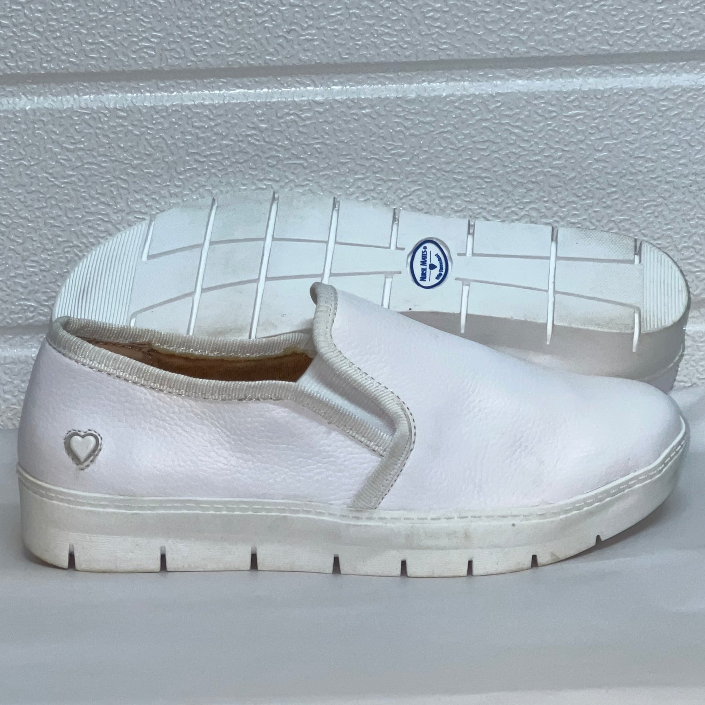 Women’s Nurse Mates Adela Twin-gore Slipon 6M White Leather