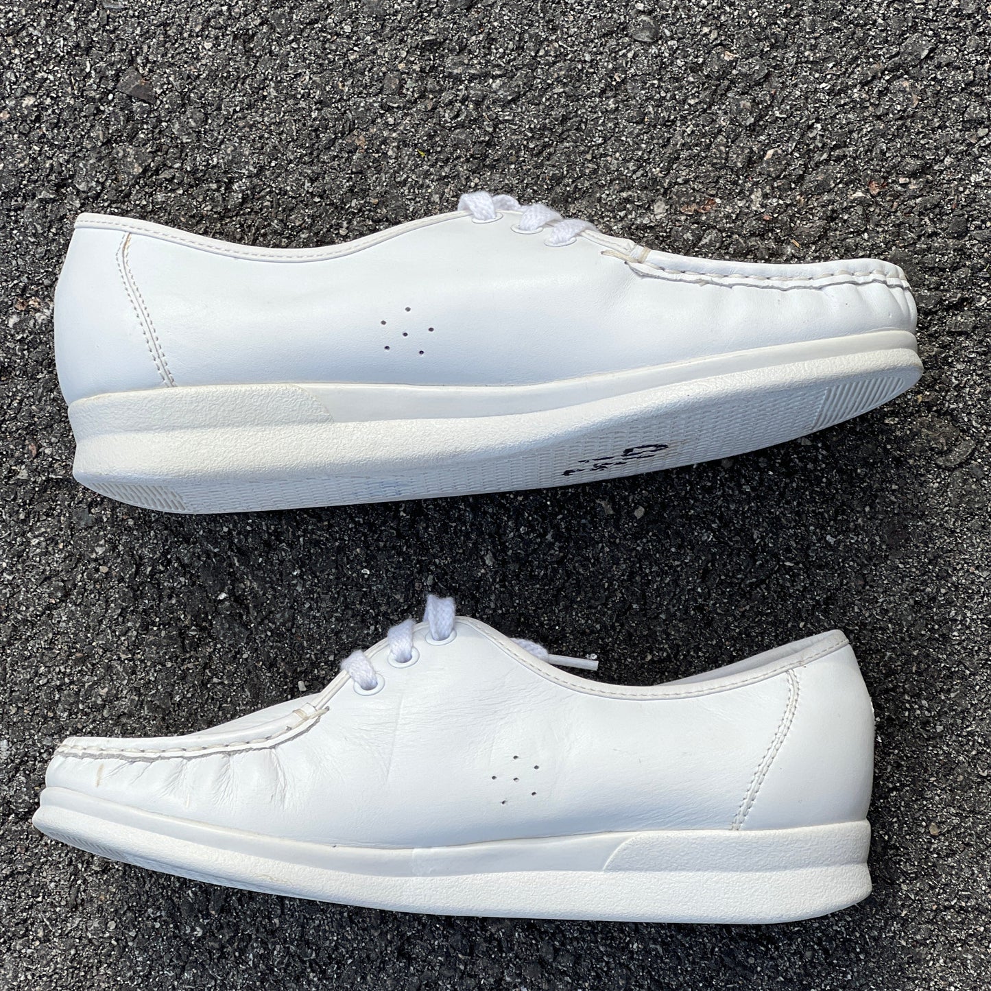 Women's  NURSE MATES  •Anni Lo•  Lace-up  9.5M White Leather
