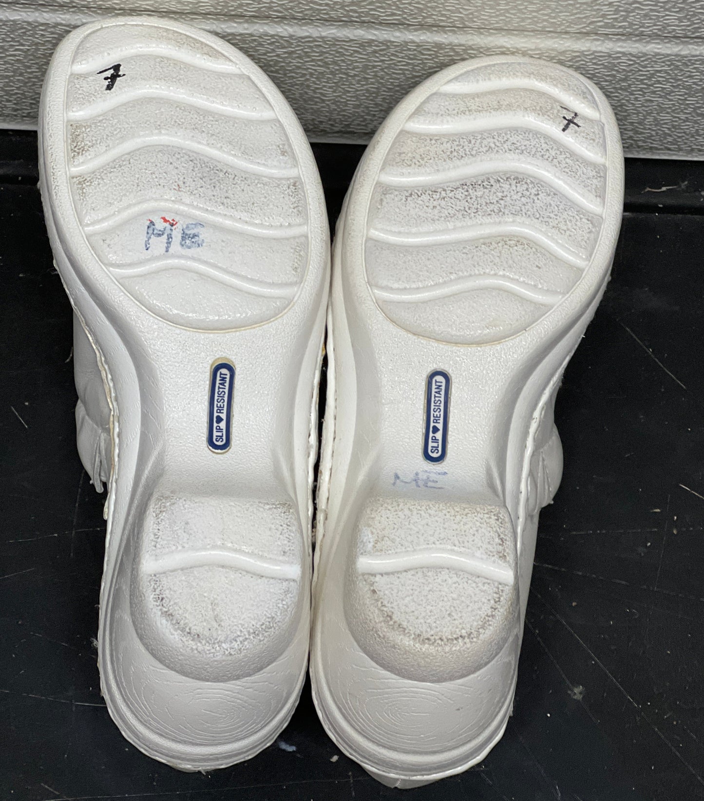 Women’s Nurse Mates Halle  Pillow Top Clog  7M White Leather