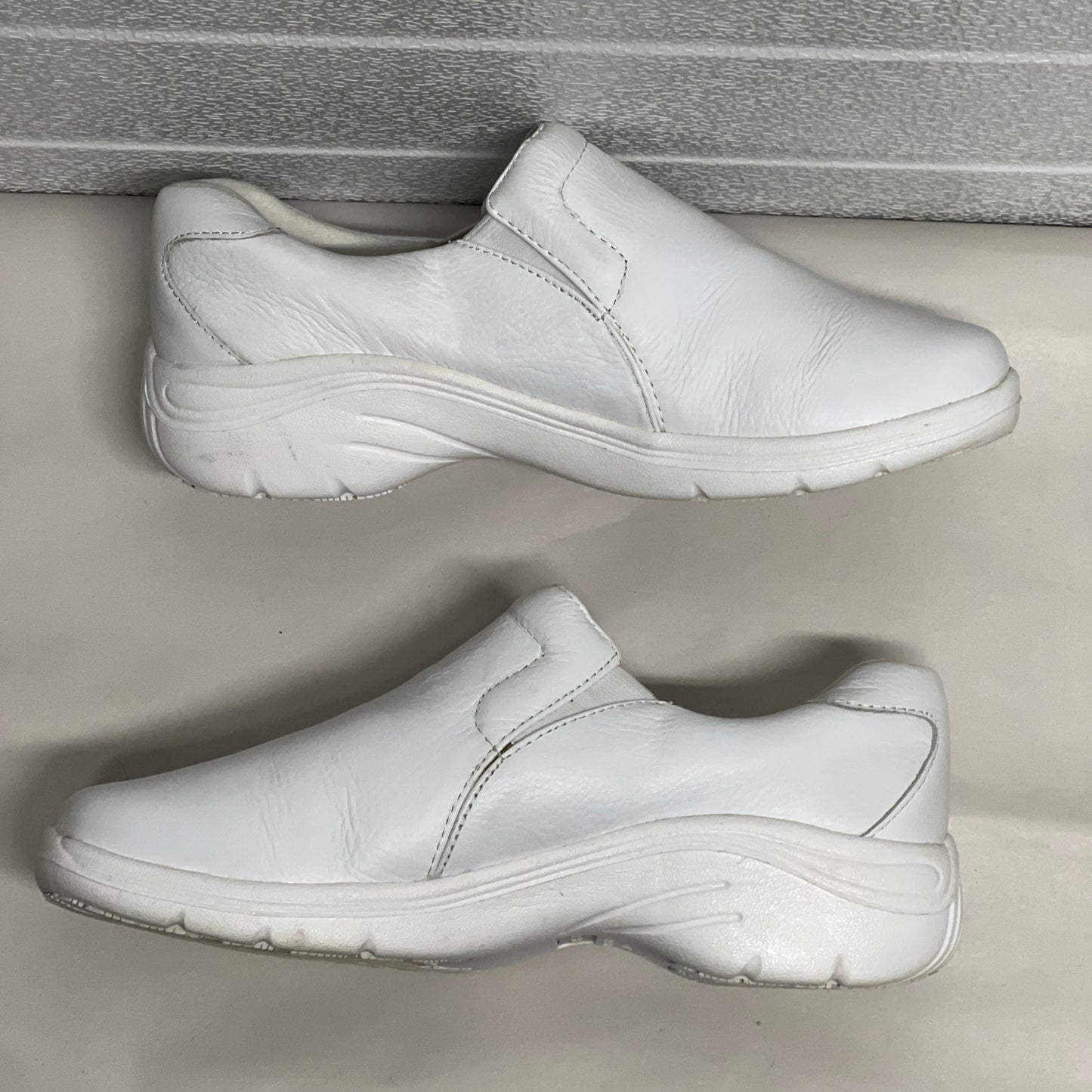 Women’s Nurse Mates Dove Twin-gore Slipon 7.5W White Leather