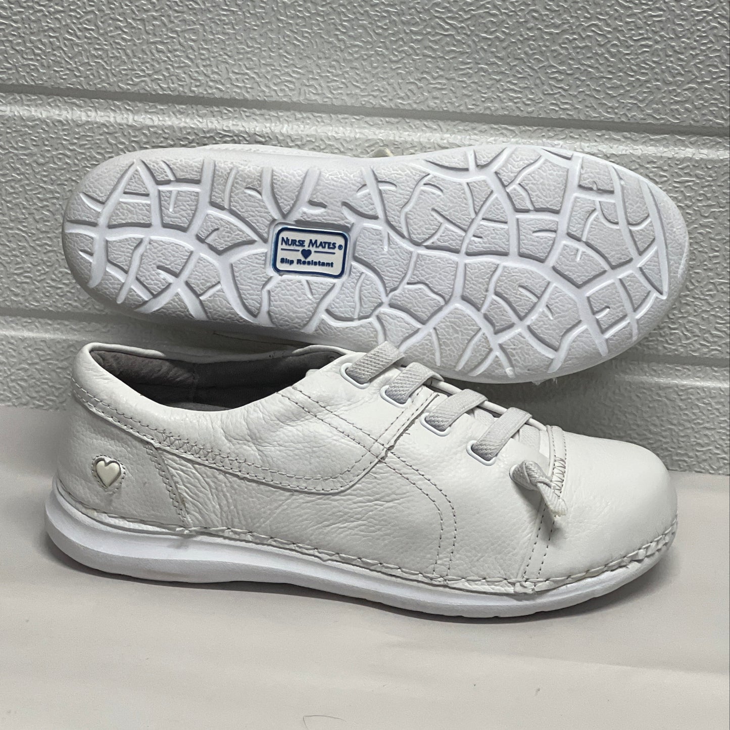 Women’s Nurse Mates Tibby pillowTop lightweight stretch laced Cap toe 6.5W White Leather