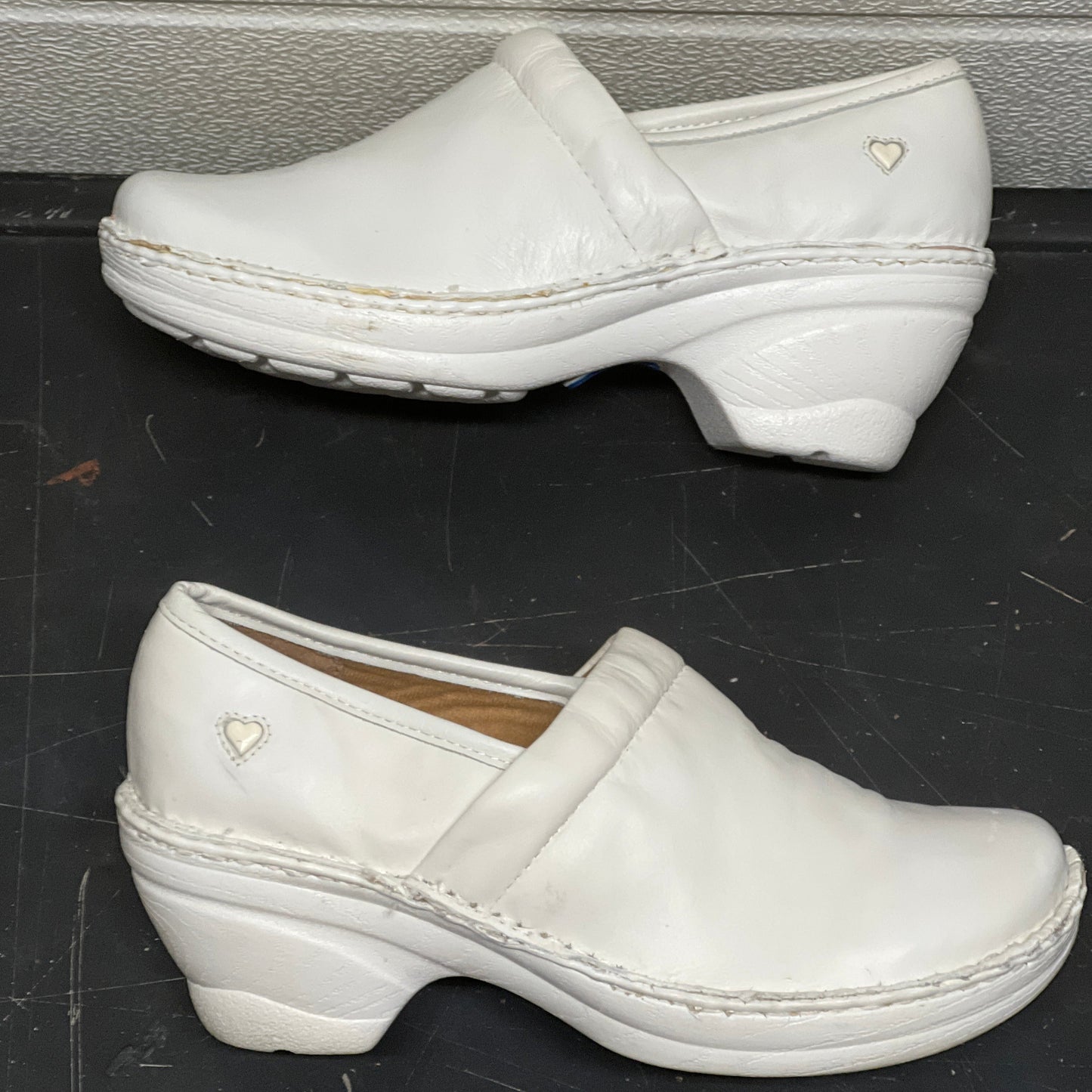 Women’s Nurse Mates Halle  Pillow Top Clog  7M White Leather