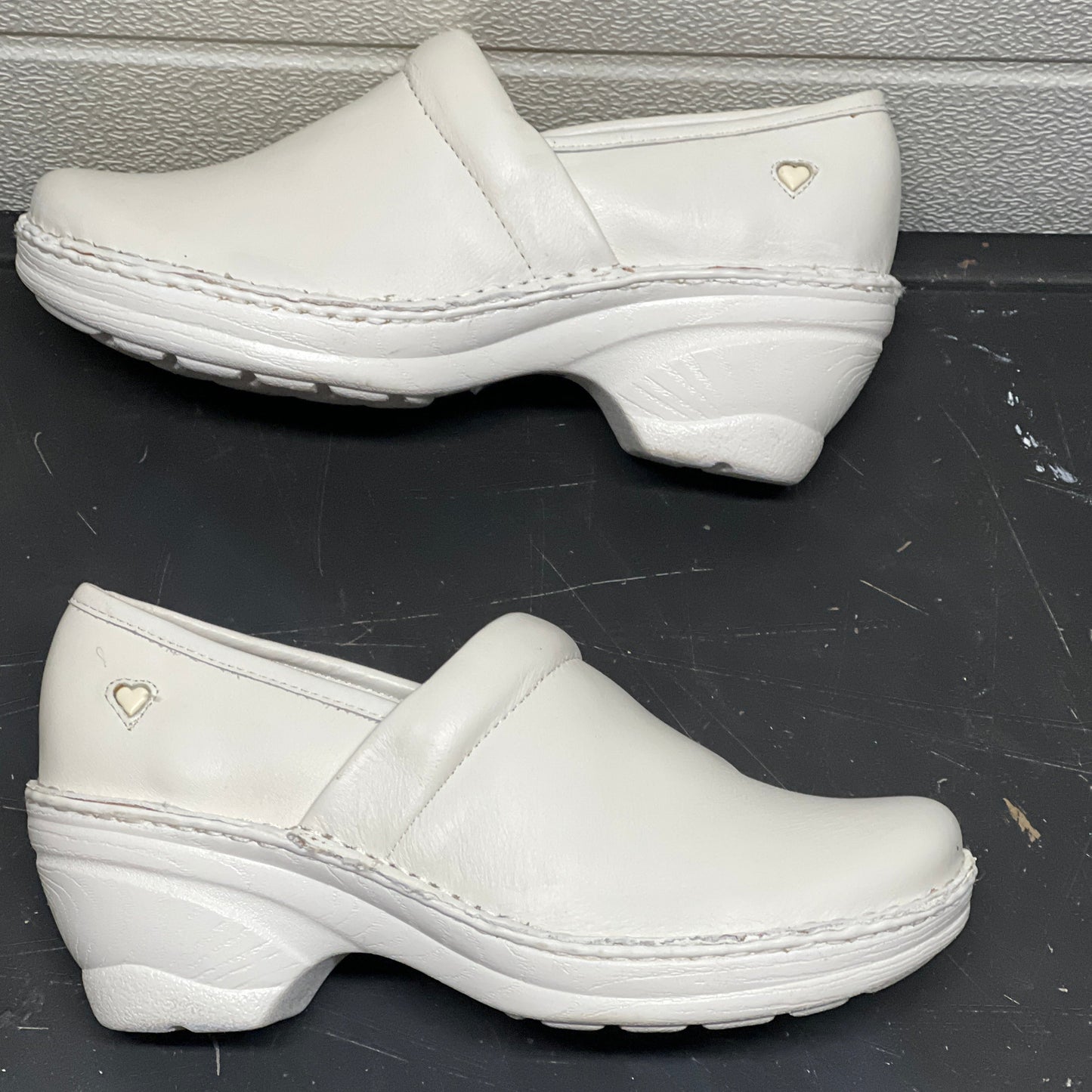 Women’s Nurse Mates Halle  Pillow Top Clog  8.5M White Leather
