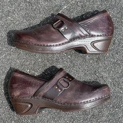 Woman’s Leather Clog by Sofft 11M Brown leather