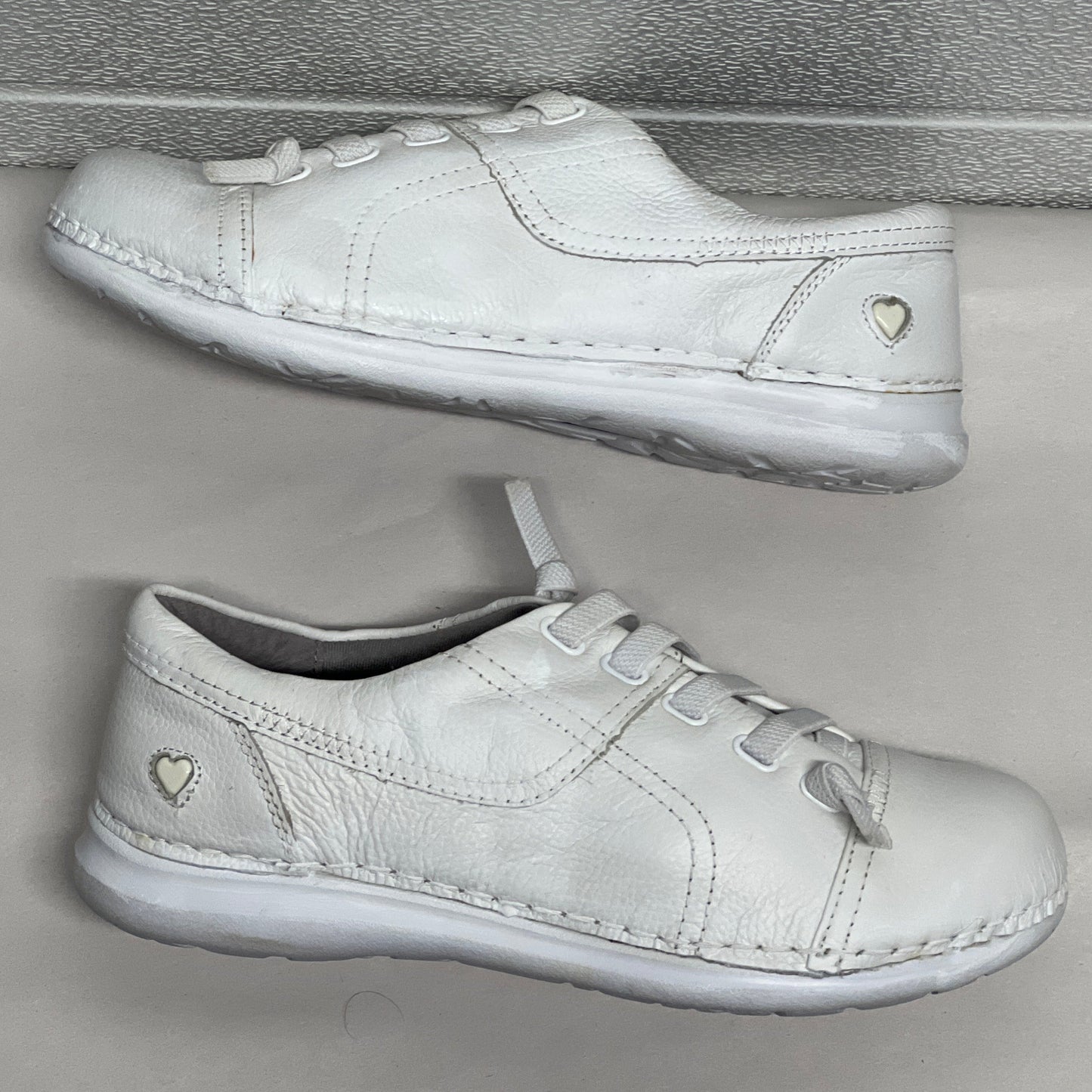 Women’s Nurse Mates Tibby pillowTop lightweight stretch laced Cap toe 6.5W White Leather