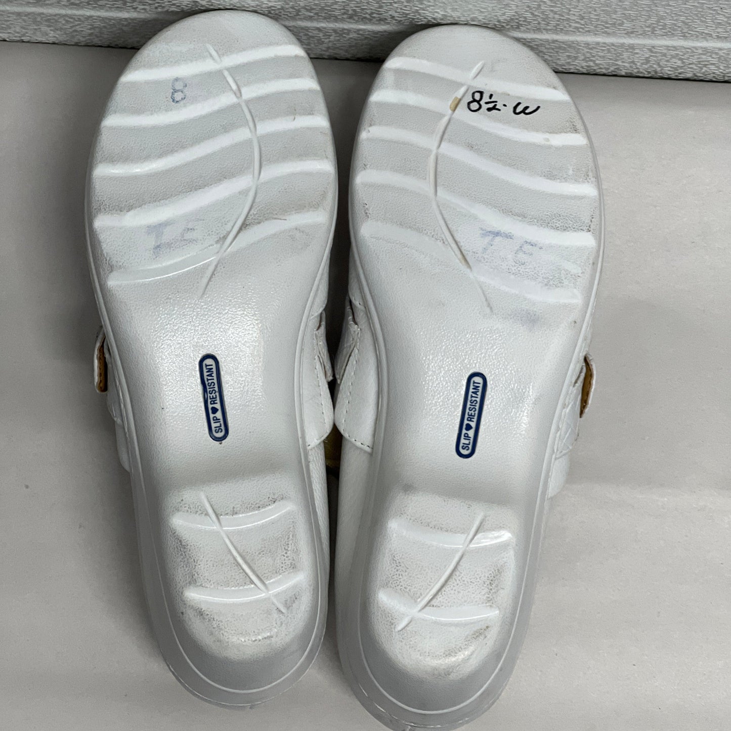 Women’s Nurse Mates Kris pillowTop lightweight Clog 8.5W White Leather