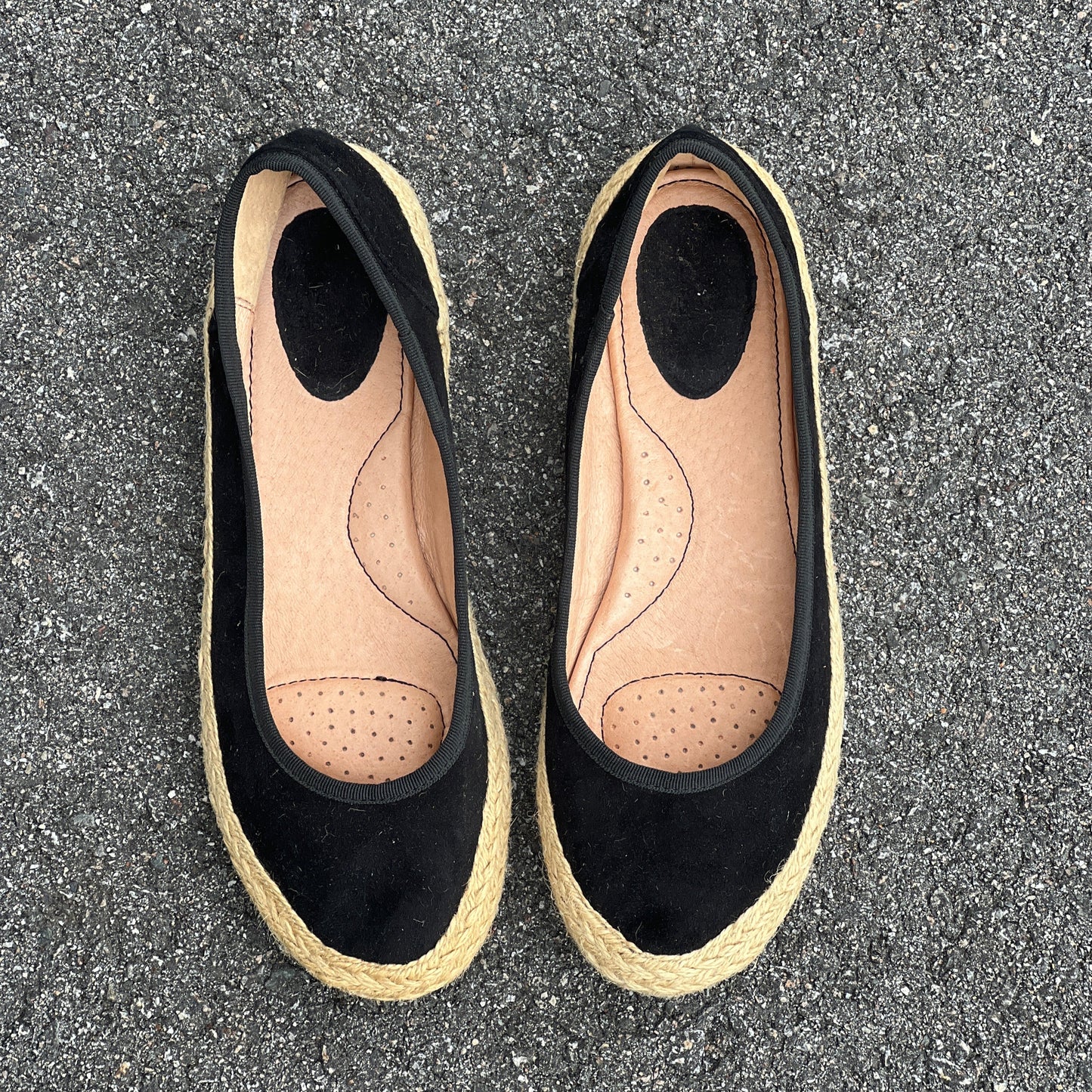 Woman’s  Sofft Jute Wrapped Almond-toe  Suede Slip-on  7.5M Black Leather