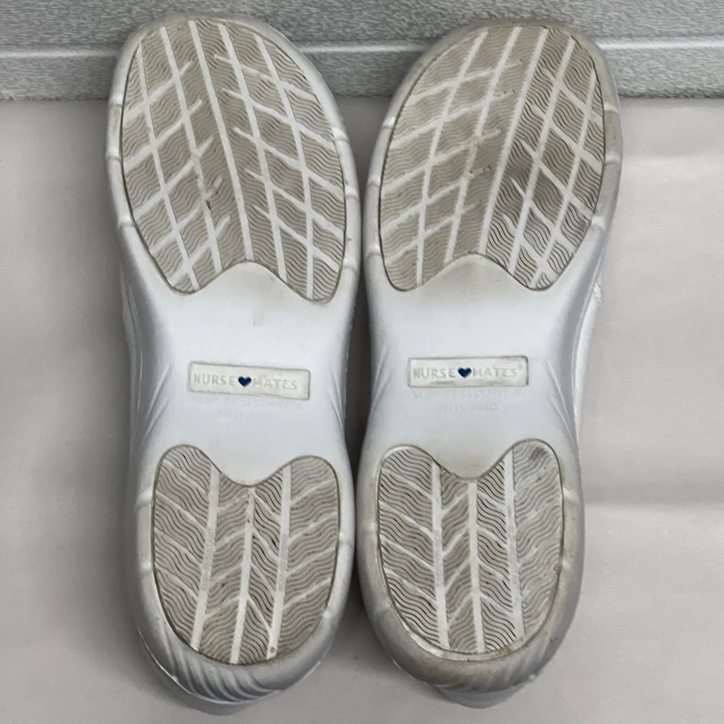 Women’s Nurse Mates Dove Twin-gore Slipon 9M White Leather