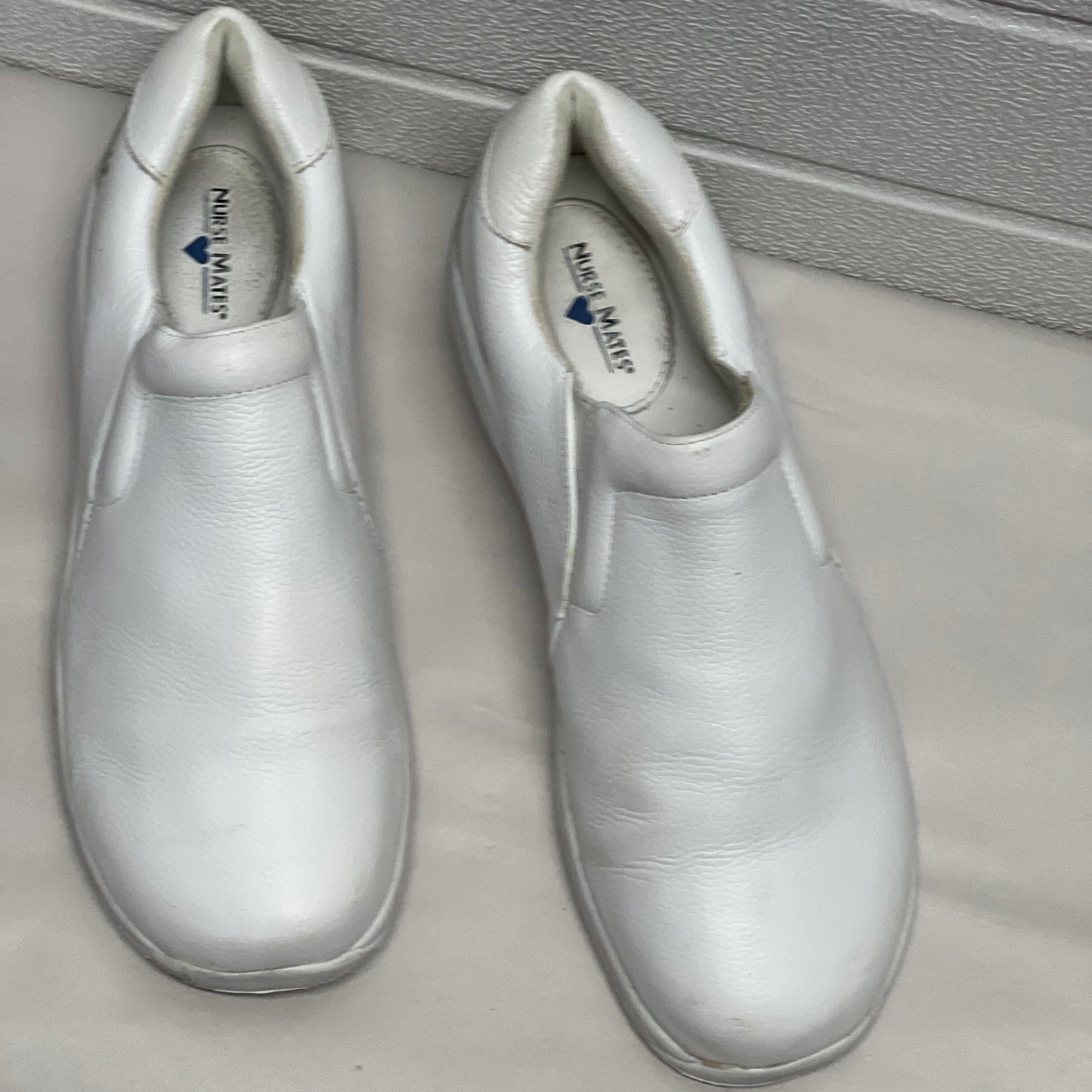 Women’s Nurse Mates Dove Twin-gore Slipon 9M White Leather