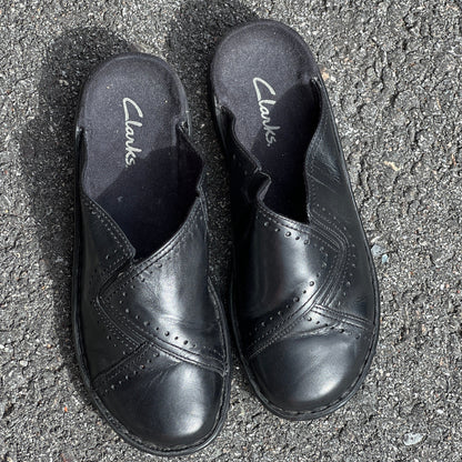 Woman’s  Clarks  Open-back Clog. 7W Black Leather