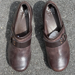 Woman’s Leather Clog by Sofft 11M Brown leather