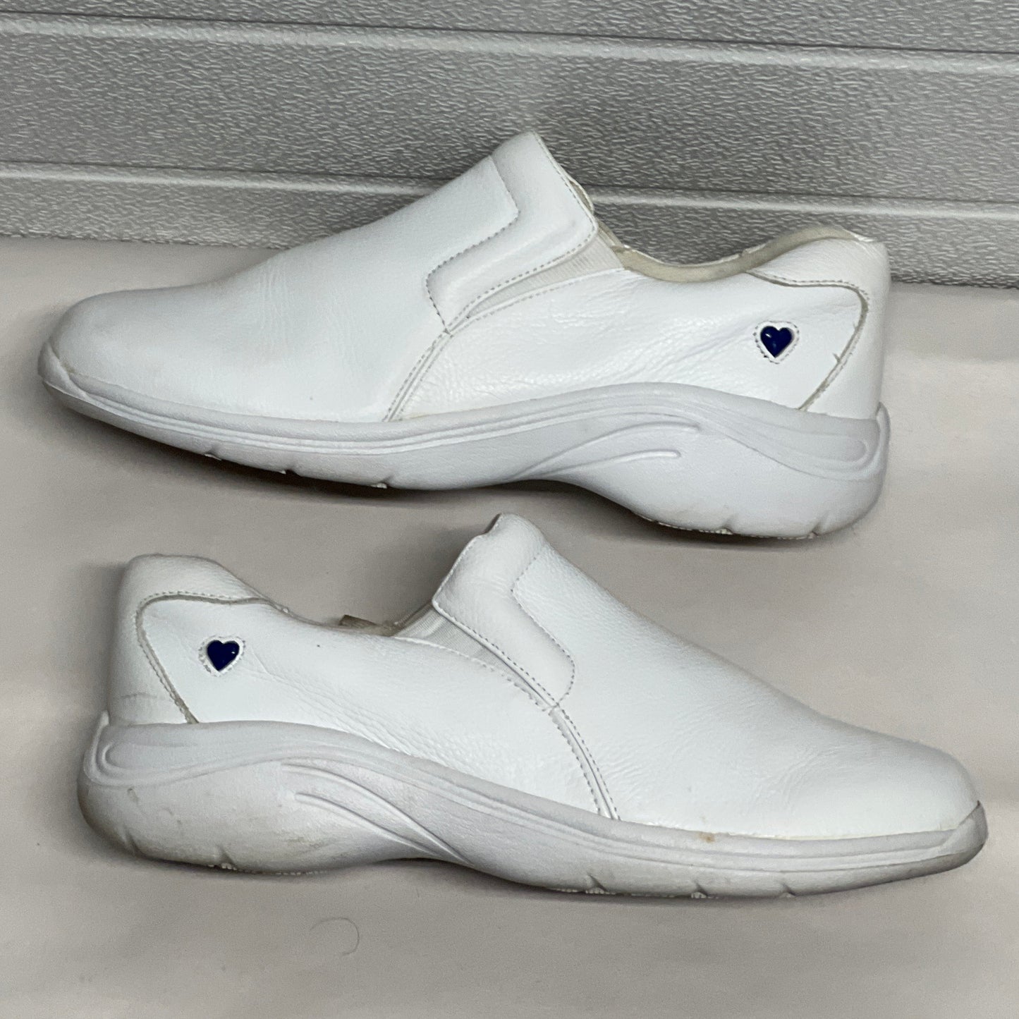 Women’s Nurse Mates Dove Twin-gore Slipon 9M White Leather