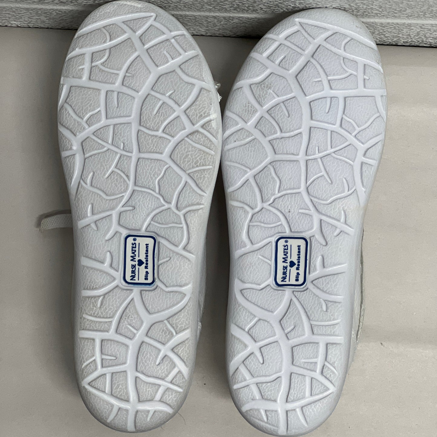 Women’s Nurse Mates Tibby pillowTop lightweight stretch laced Cap toe 6.5W White Leather