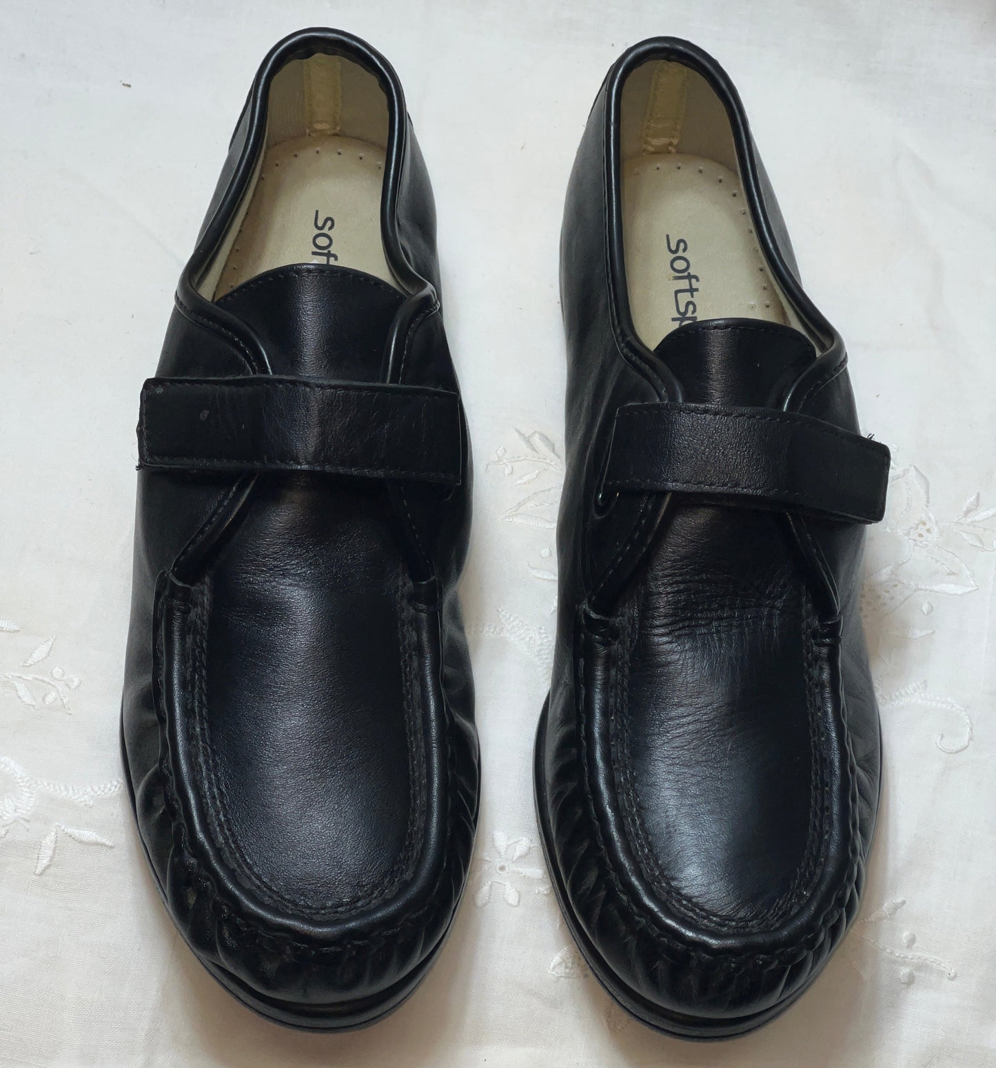 SOFTSPOTS Women's •Angie• Moc-Toe Hook & Loop-Strap Comfort Shoes 9.5M Black Leather