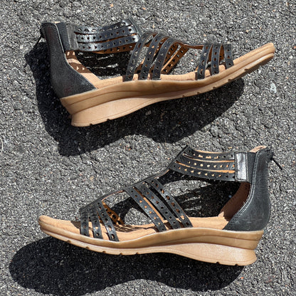 Women’s  Comfortiva Kaelin Gladiater Sandal  7.5W Black Leather