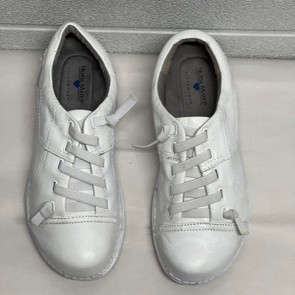 Women’s Nurse Mates Tibby pillowTop lightweight stretch laced Cap toe 6.5W White Leather