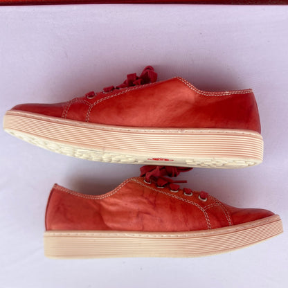 Woman’s Sofft s •Baltazar• Classic Lace-up Sneaker 8.5M Red Distressed Leather