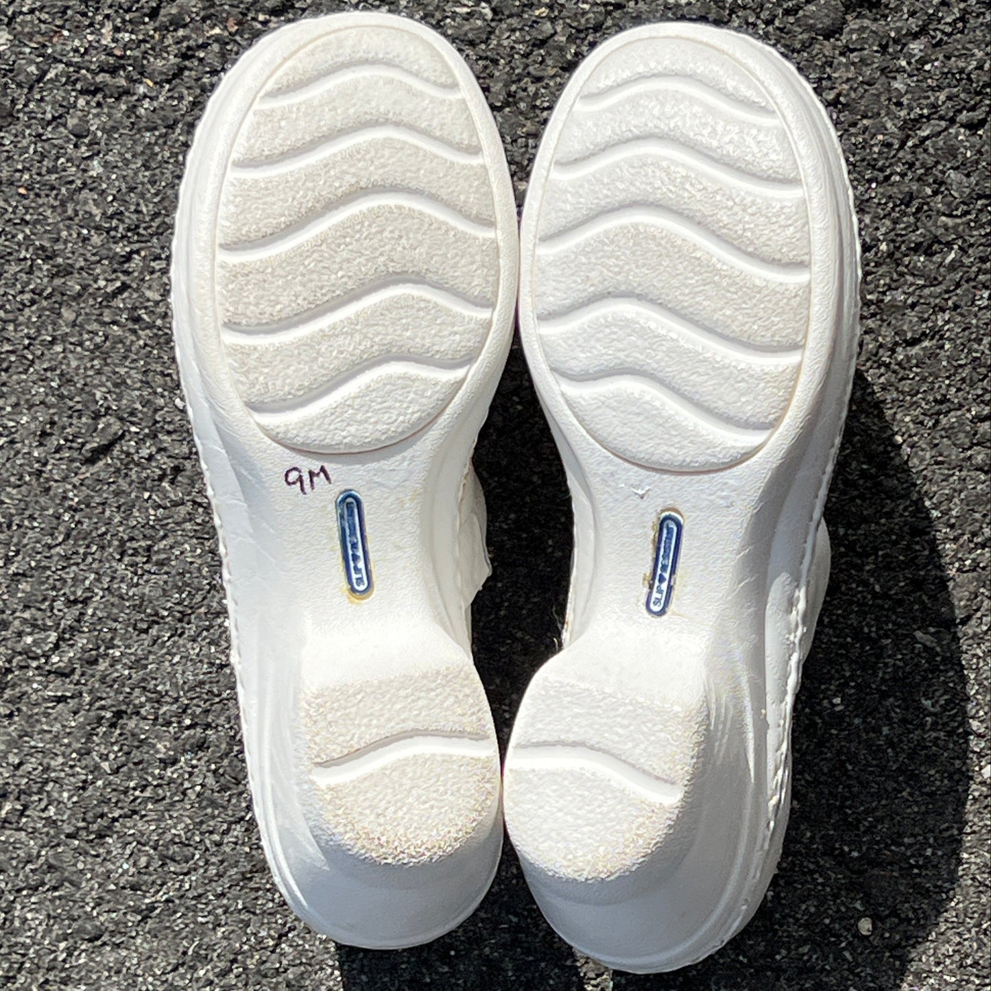 Women’s Nurse Mates Halle  Pillow Top Clog  9M White Leather