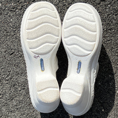 Women’s Nurse Mates Halle  Pillow Top Clog  9M White Leather