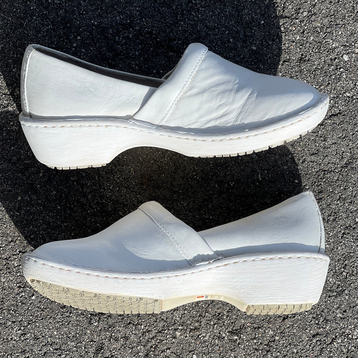 Women’s Lila Non-slip Clog by SureGrip 7.5M White Leather