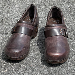 Woman’s Leather Clog by Sofft 11M Brown leather