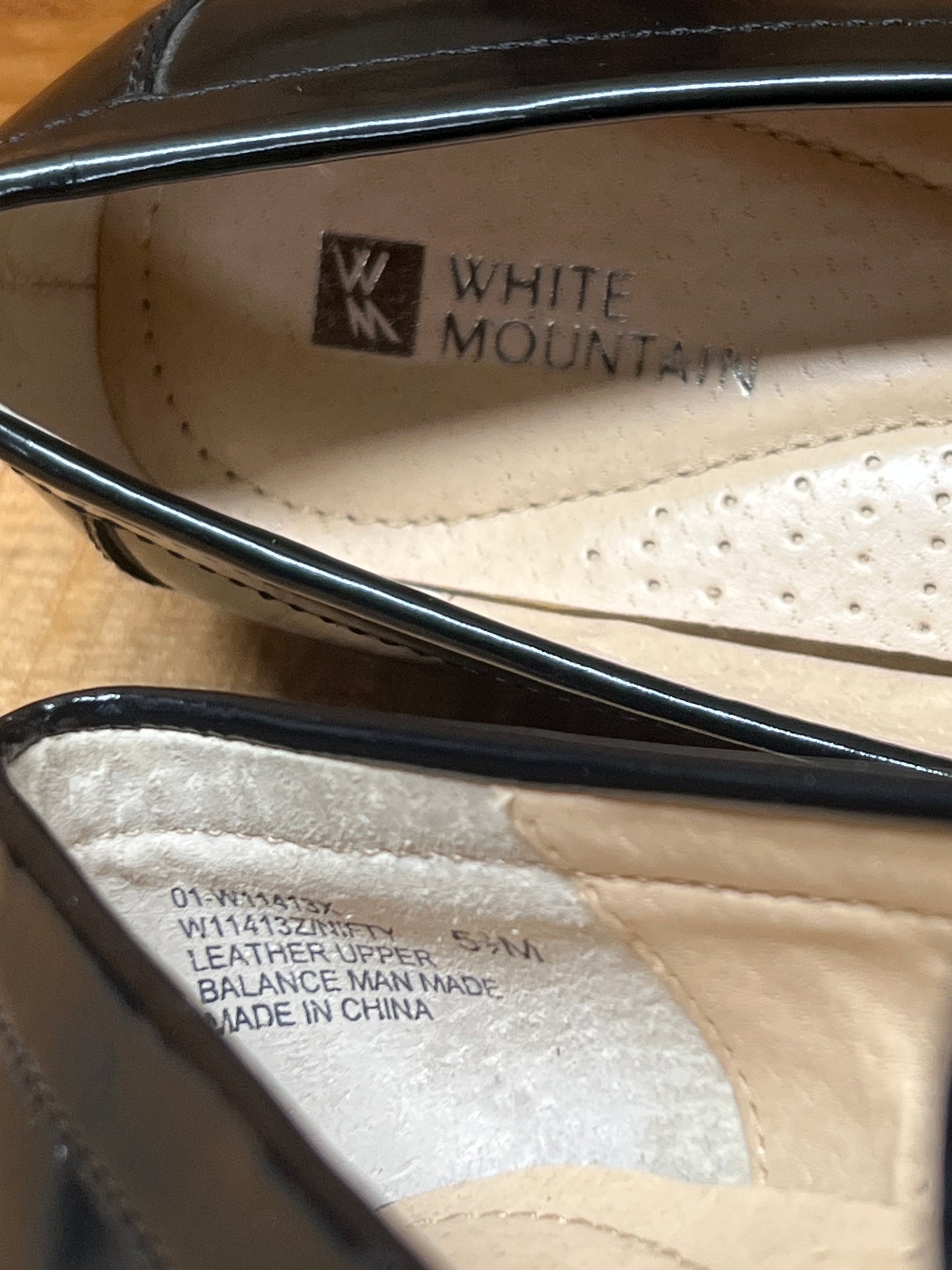 Women's White Mountain Penny Loafer 5.5M Black patent Leather