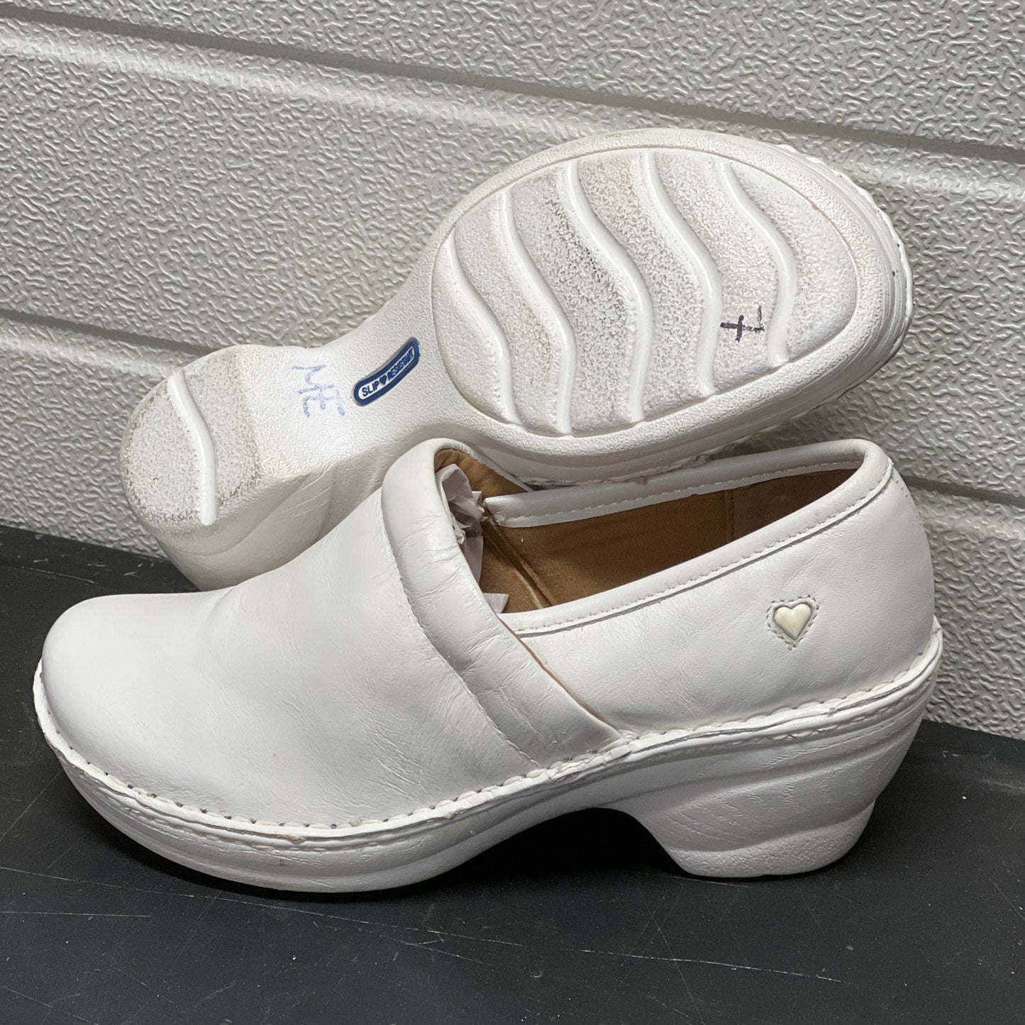 Women’s Nurse Mates Halle  Pillow Top Clog  7M White Leather