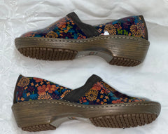 Women’s Lila Non-slip Clog by SureGrip 8M Blue/Maroon Floral Patent