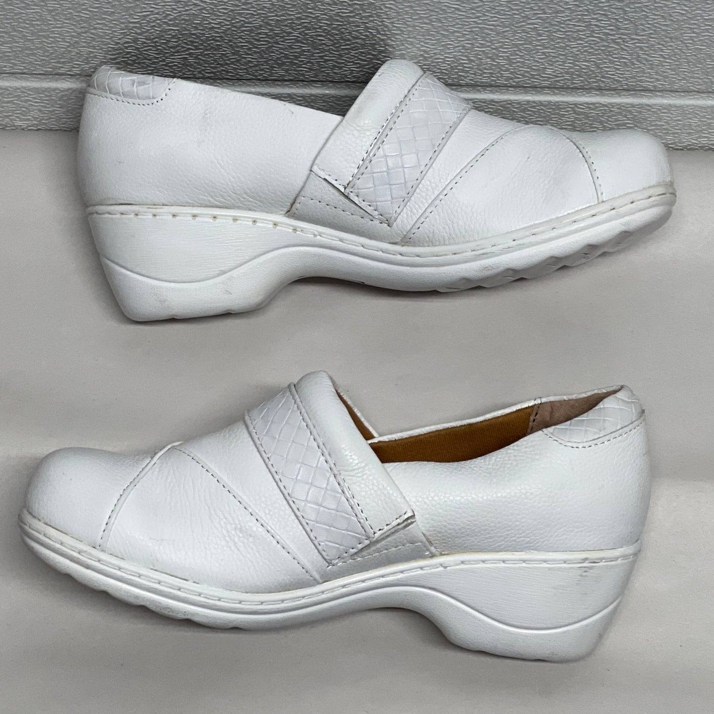 Women’s Nurse Mates Kris pillowTop lightweight Clog 8.5W White Leather