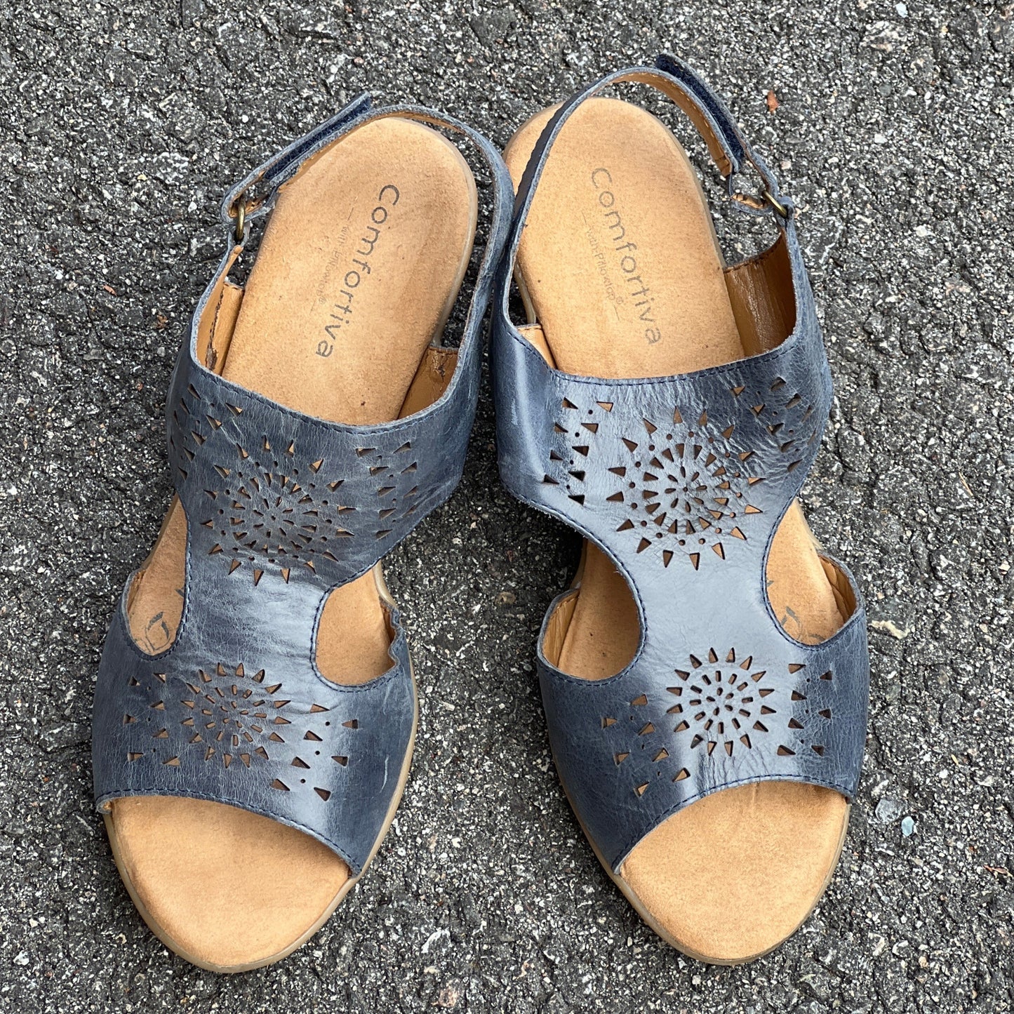 Women’s Comfortiva Felda Sandal 9.5W Blue leather