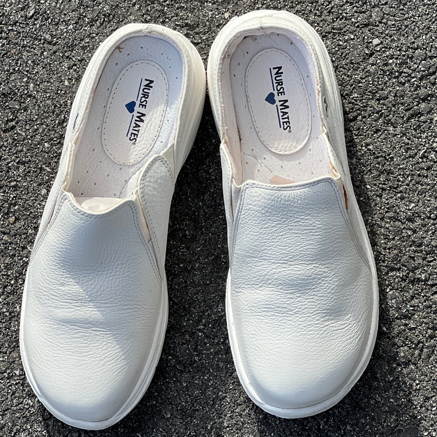 Women’s Nurse Mates •Feather• Open-back Clog  5.5M White Leather